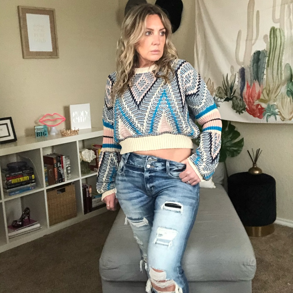 En Creme Geometric Cropped Sweater